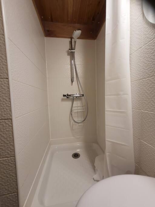 Appartement Studio 9m2 Champs Elysees Arc De Triomphe75008 Paris